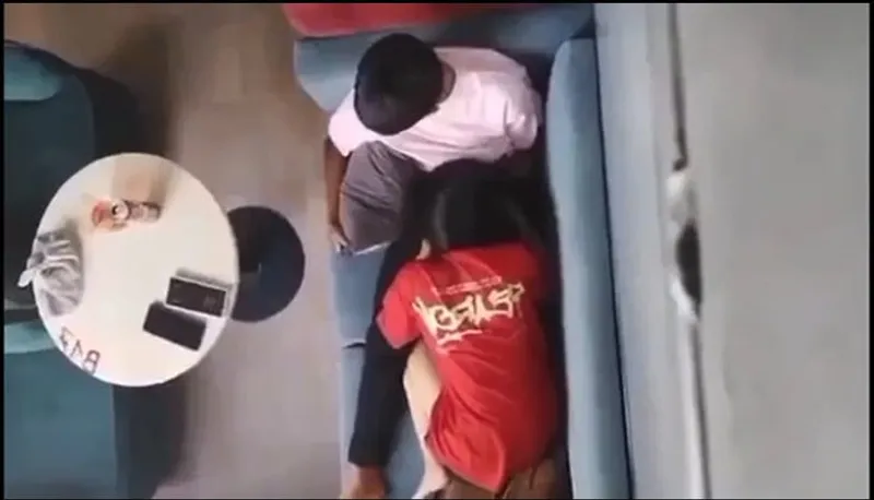 Quay lén eny bú bú cho tình nhân nơi công cộng